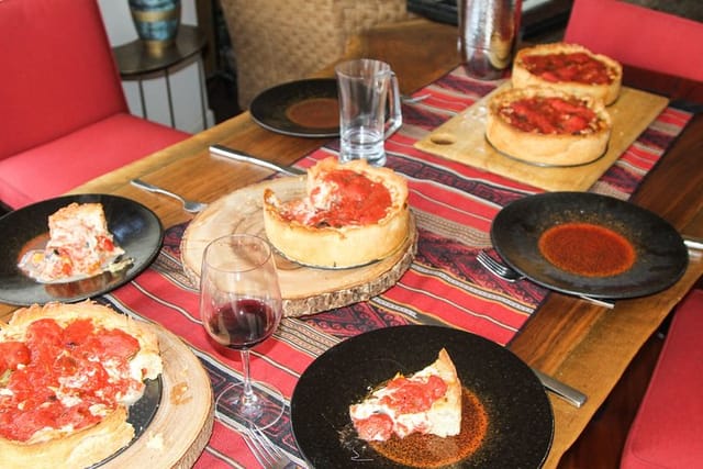 traveling-spoon-chicago-style-deep-dish-pizza-private-online-cooking-class_1